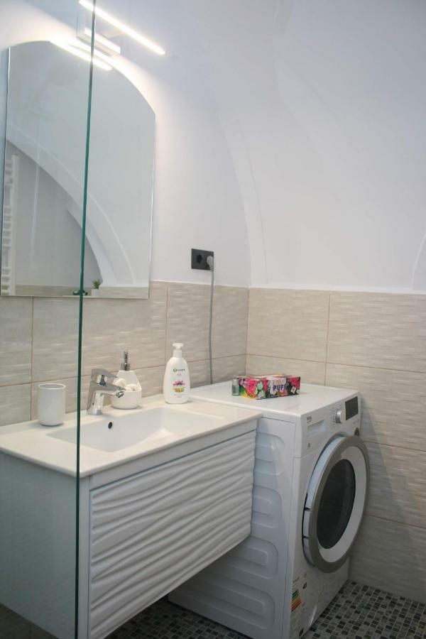 Amedeea'S Apartment Sibiu Bagian luar foto